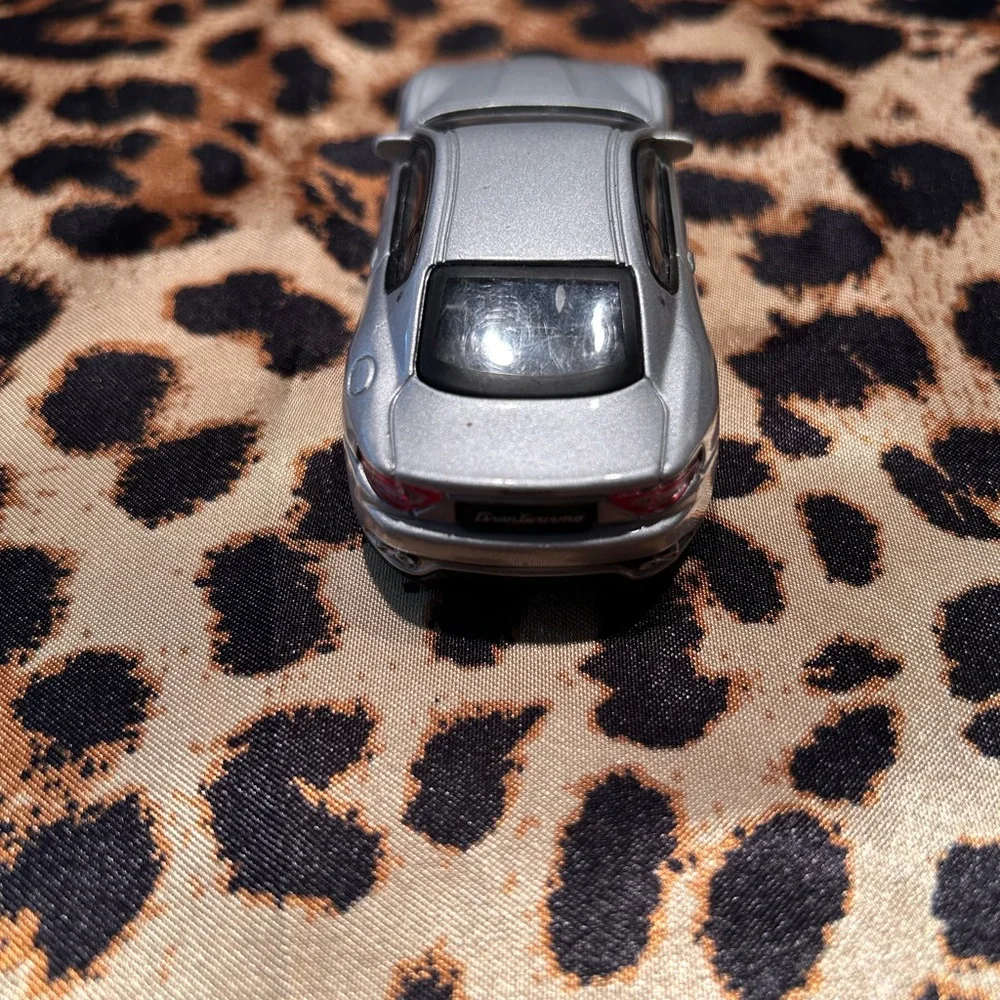 Burago Maserati Gran Turismo Silver 1:43 Scale Diecast Model Car - Picture 4 of 8